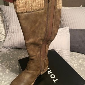 Womens high boots- NEVER WORN